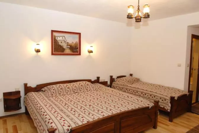 בית מלון כפרי Pirinski Han Old Adjev Han