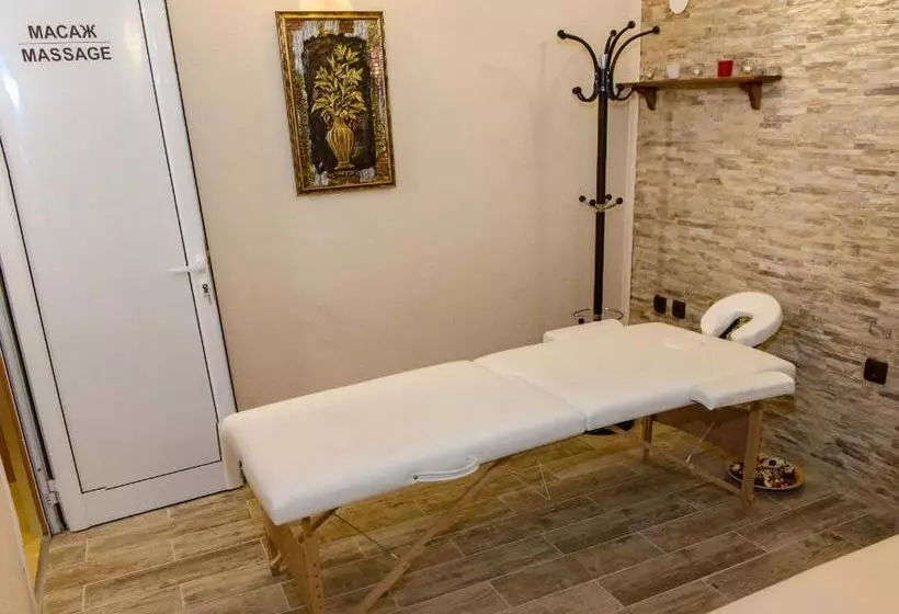 בית מלון כפרי Pirinski Han Old Adjev Han