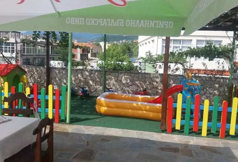 בית מלון כפרי Pirinski Han Old Adjev Han