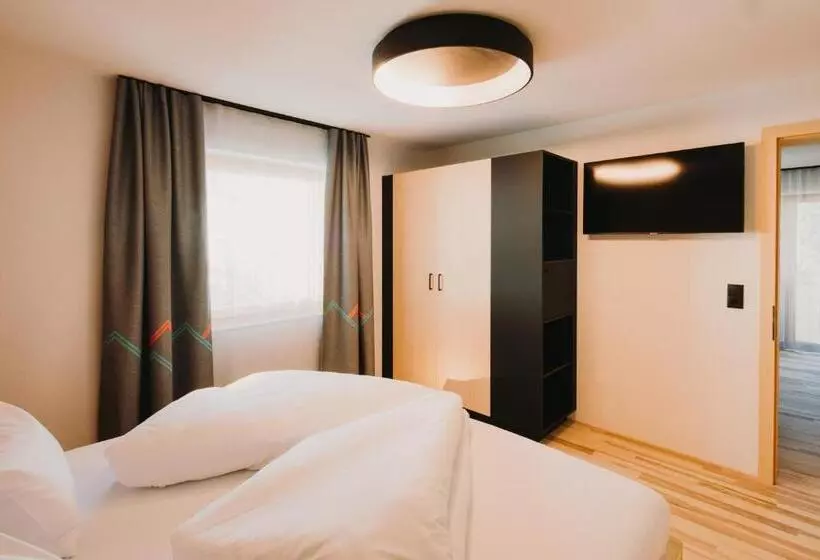 هتل Alpin Studios & Suites