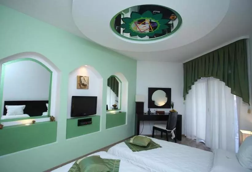 Familly Art Hotel Nirvana