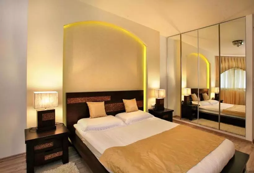 Familly Art Hotel Nirvana