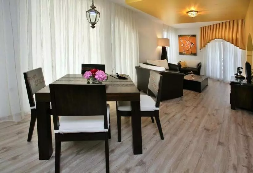 Familly Art Hotel Nirvana