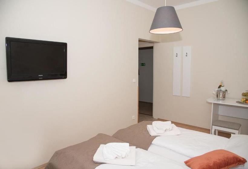 فندق Astoria Panzió