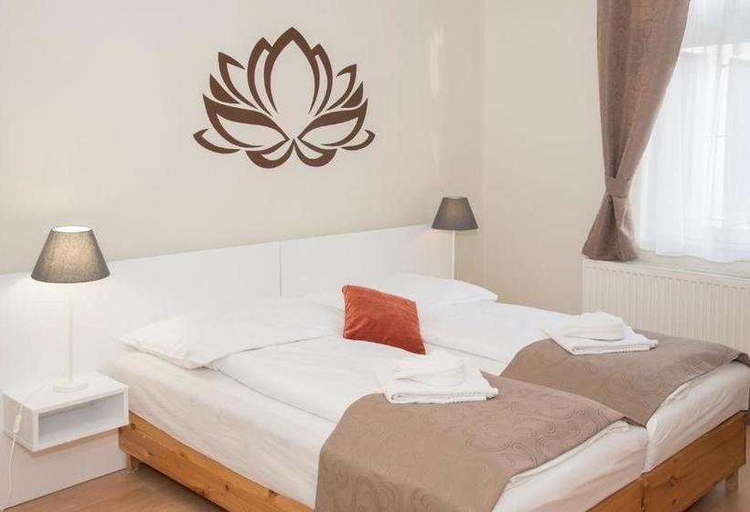 فندق Astoria Panzió