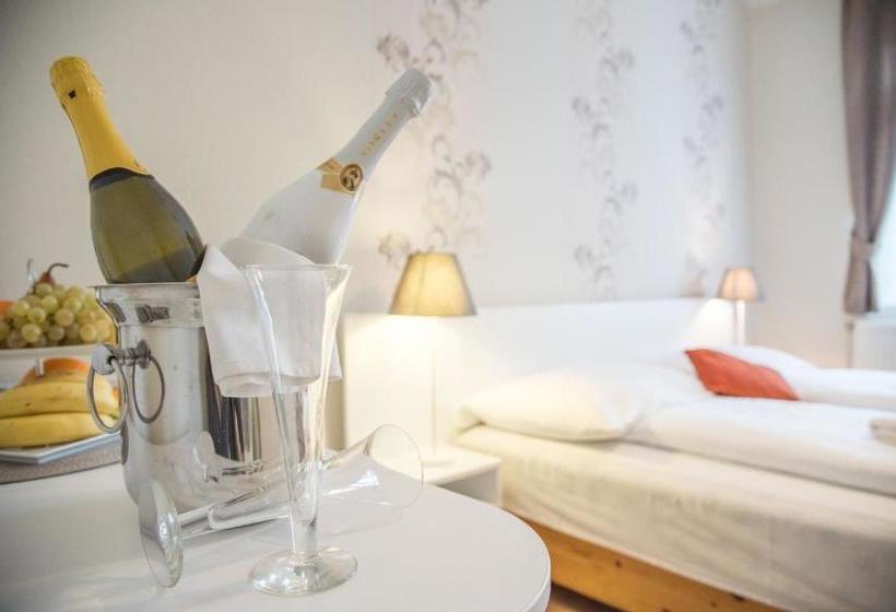 فندق Astoria Panzió