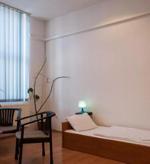 هتل Broadway City Guesthouse