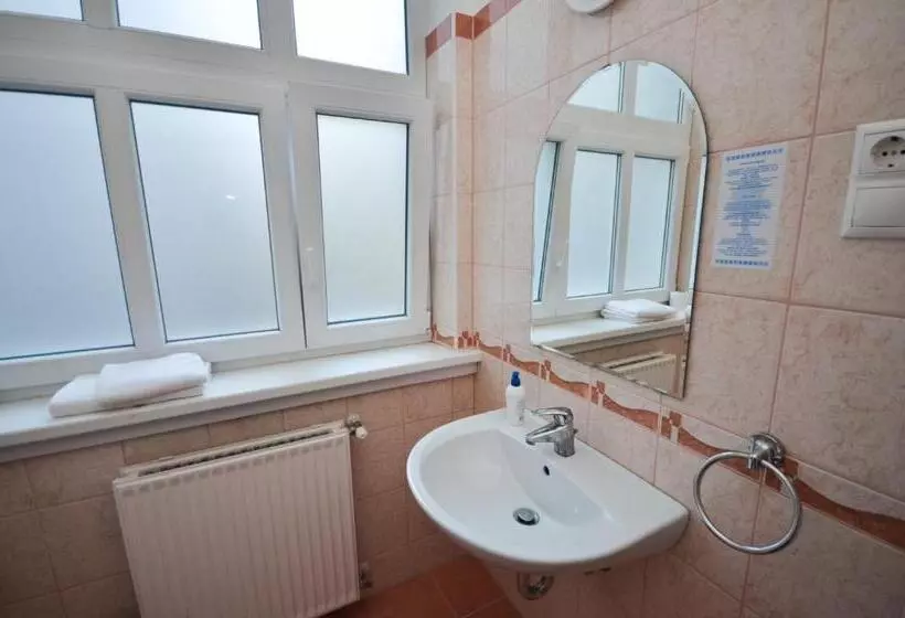 هتل Broadway City Guesthouse