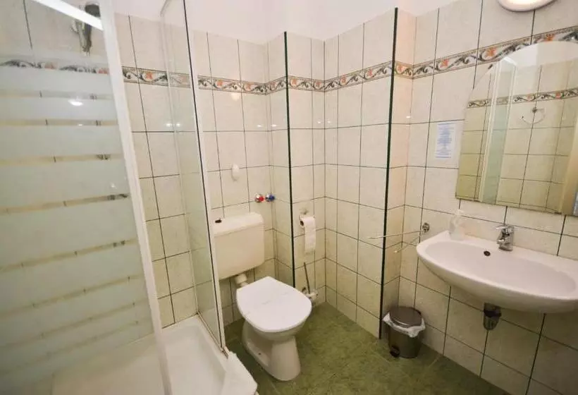 هتل Broadway City Guesthouse
