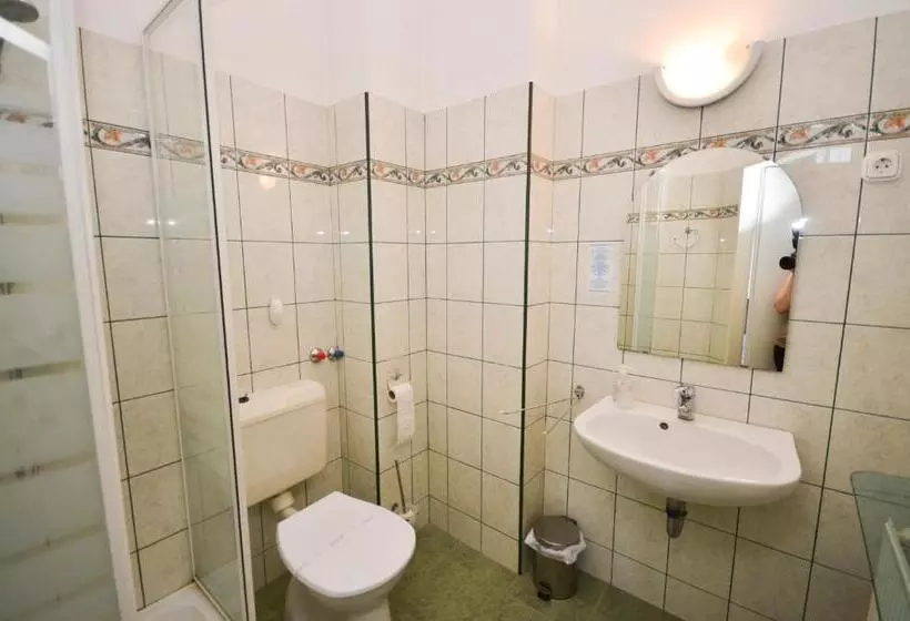 هتل Broadway City Guesthouse
