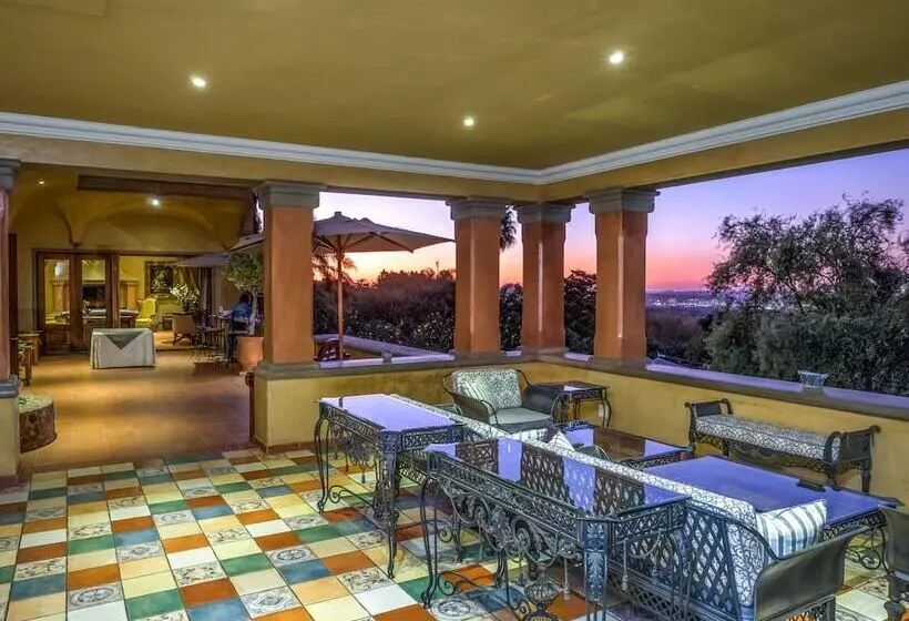 فندق Castello Di Monte