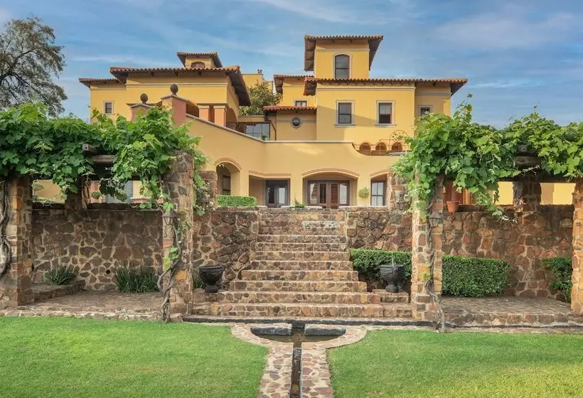 فندق Castello Di Monte