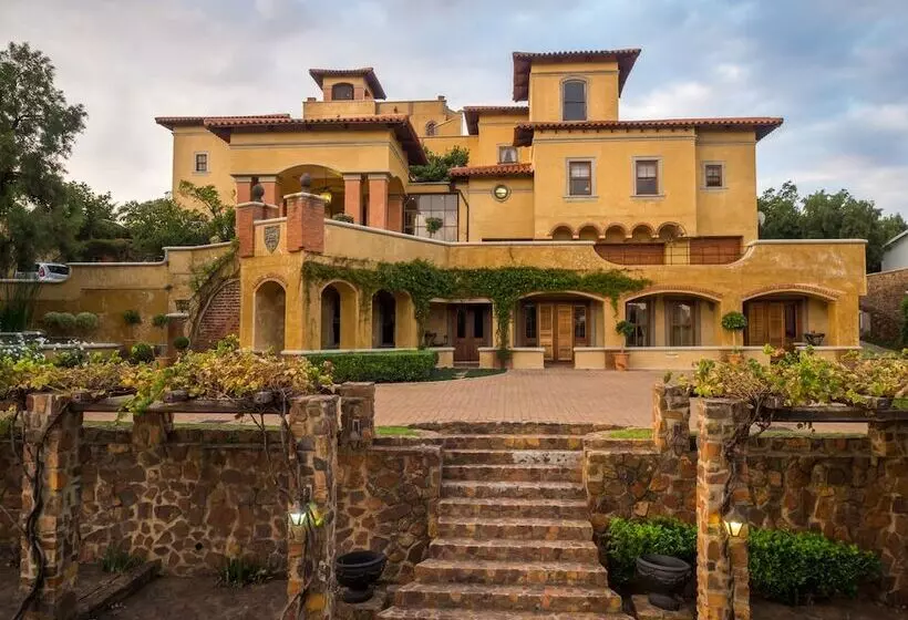 فندق Castello Di Monte