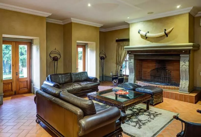 فندق Castello Di Monte