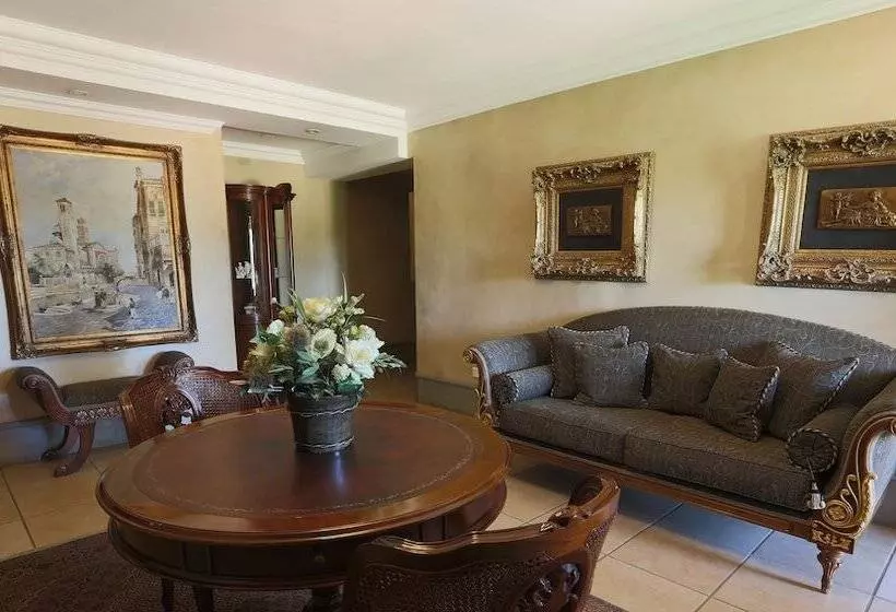 فندق Castello Di Monte