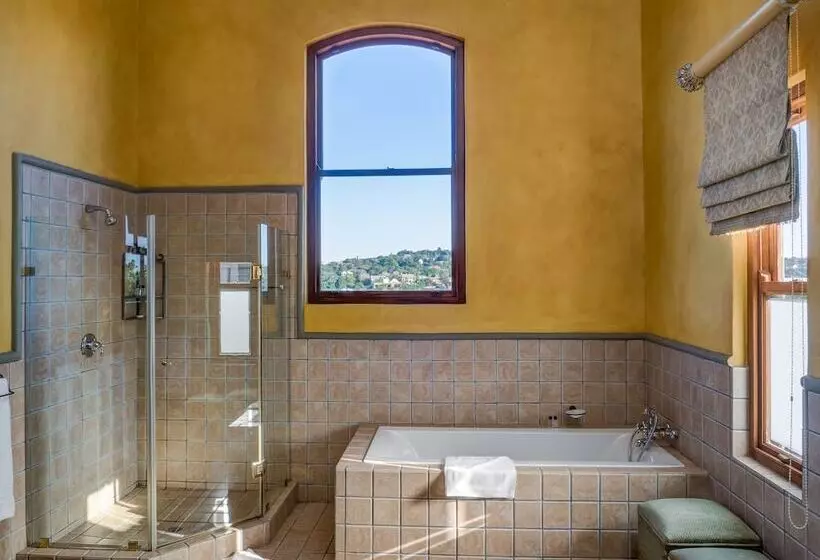 فندق Castello Di Monte