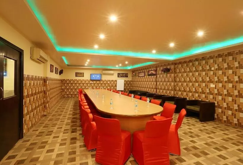 בית מלון כפרי Castle Blue New Delhi Near Igi Airport