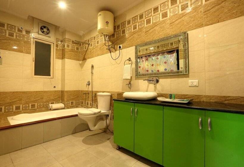 בית מלון כפרי Castle Blue New Delhi Near Igi Airport