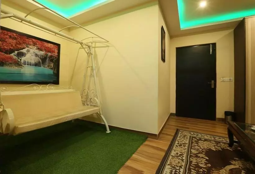 בית מלון כפרי Castle Blue New Delhi Near Igi Airport