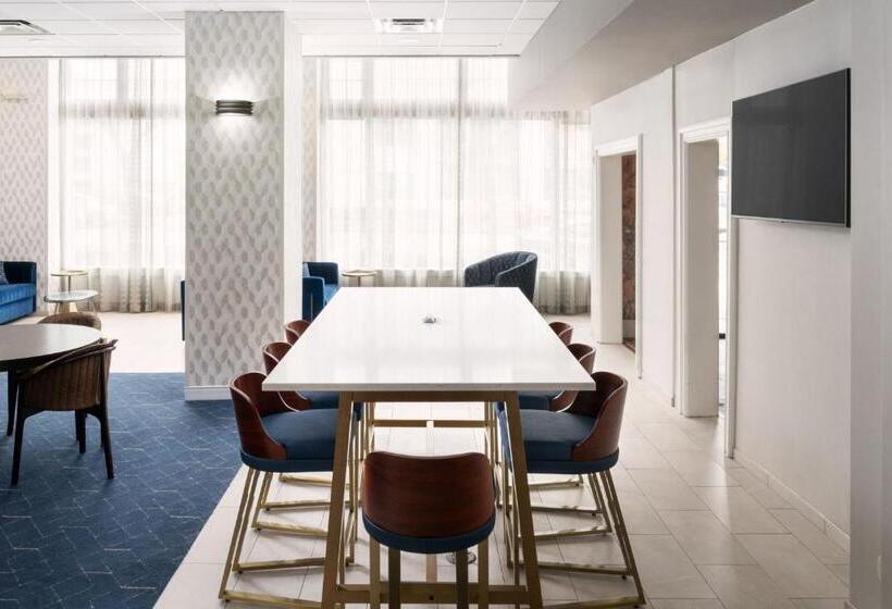 ホテル Courtyard By Marriott St. Petersburg Downtown