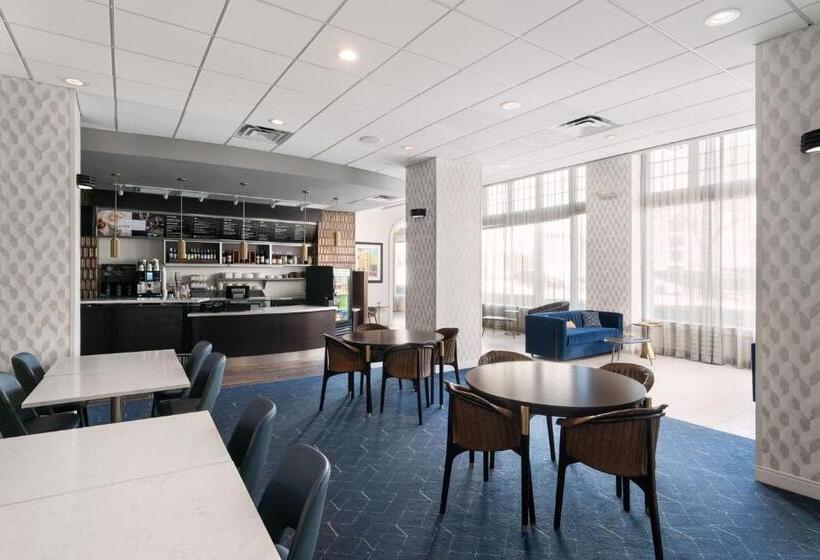 ホテル Courtyard By Marriott St. Petersburg Downtown