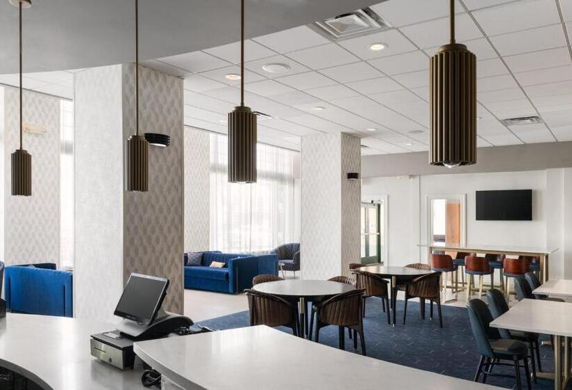 ホテル Courtyard By Marriott St. Petersburg Downtown