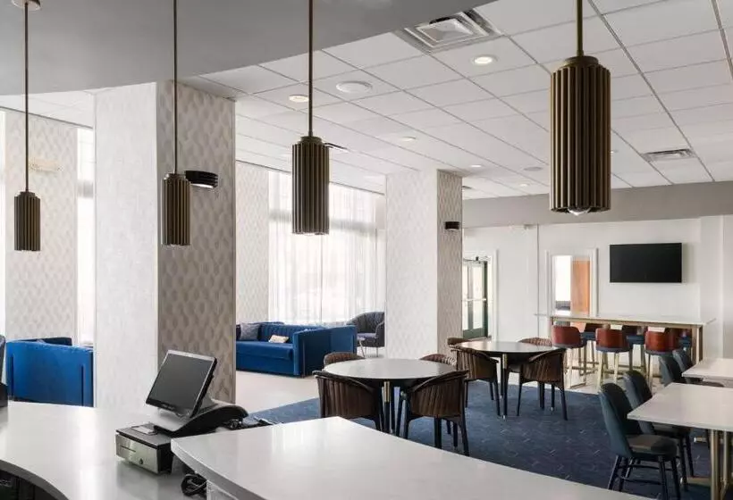 בית מלון כפרי Courtyard By Marriott St. Petersburg Downtown