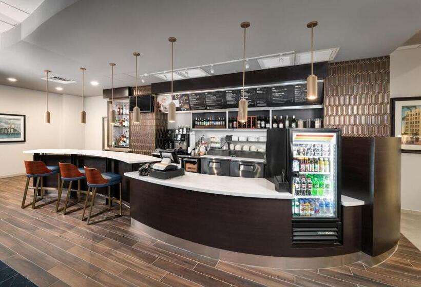 ホテル Courtyard By Marriott St. Petersburg Downtown