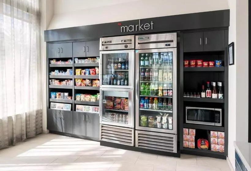 בית מלון כפרי Courtyard By Marriott St. Petersburg Downtown