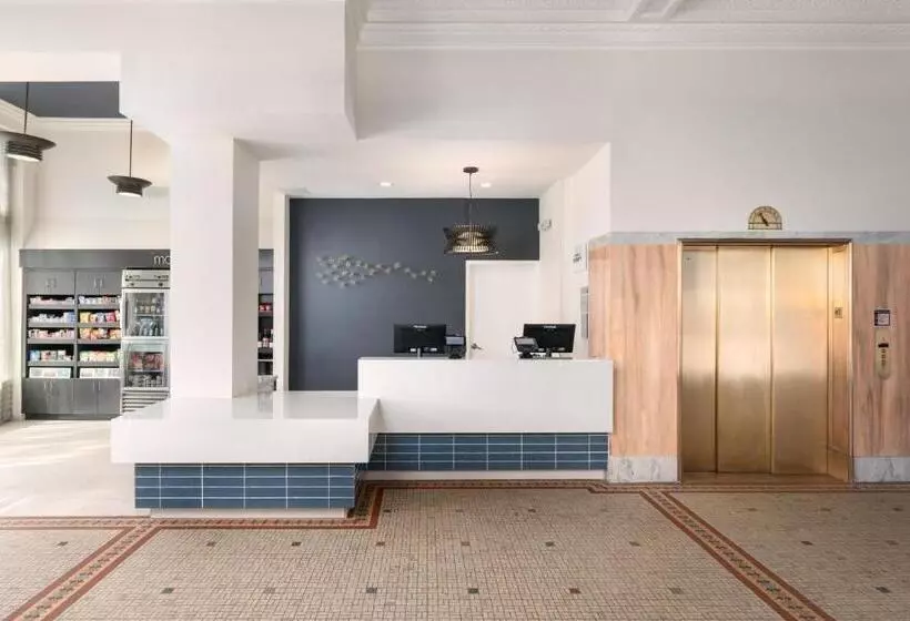 בית מלון כפרי Courtyard By Marriott St. Petersburg Downtown