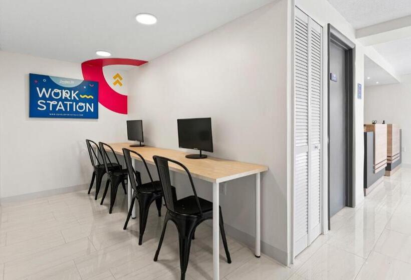 فندق Developer Inn Highway, A Howard Johnson By Wyndham