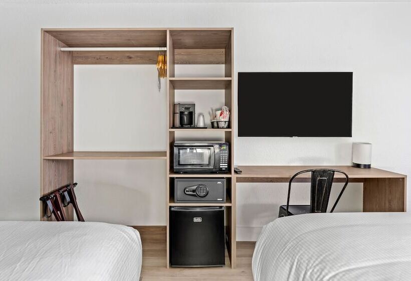 فندق Developer Inn Highway, A Howard Johnson By Wyndham