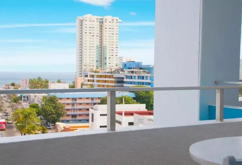 Отель Dorados Acapulco