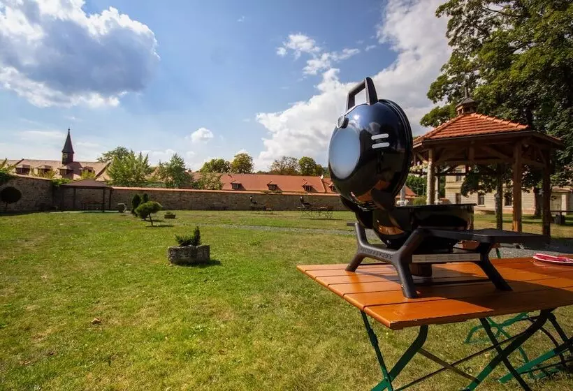 هتل čertousy