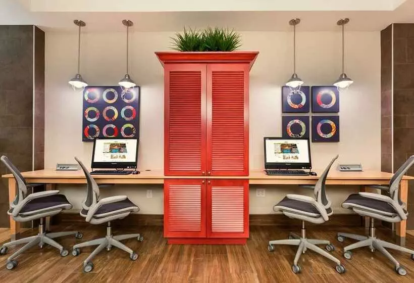 هتل Home2 Suites By Hilton Fargo, Nd