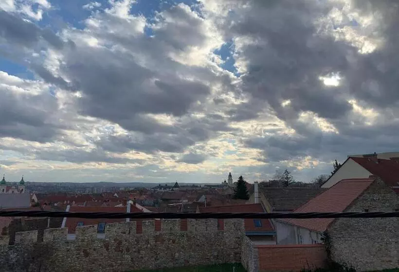 Отель Várfal Wellness Panzió