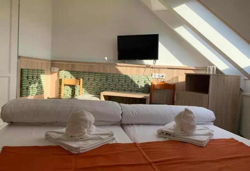 Отель Várfal Wellness Panzió