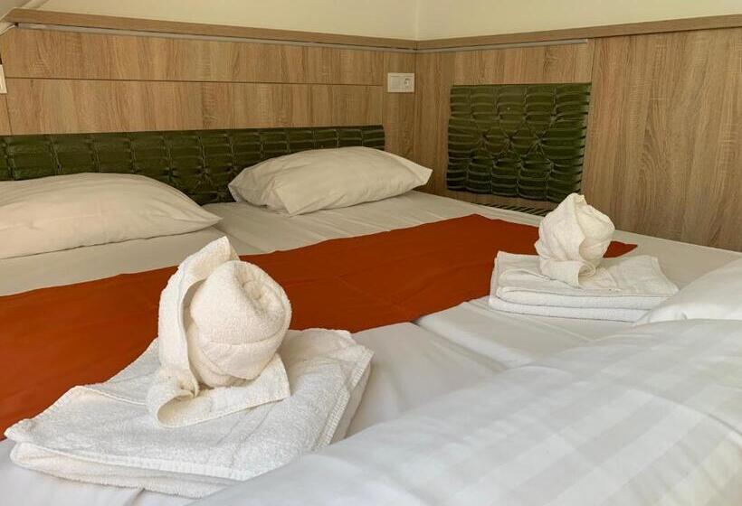 Отель Várfal Wellness Panzió