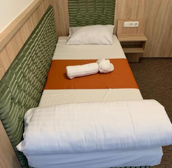 Отель Várfal Wellness Panzió