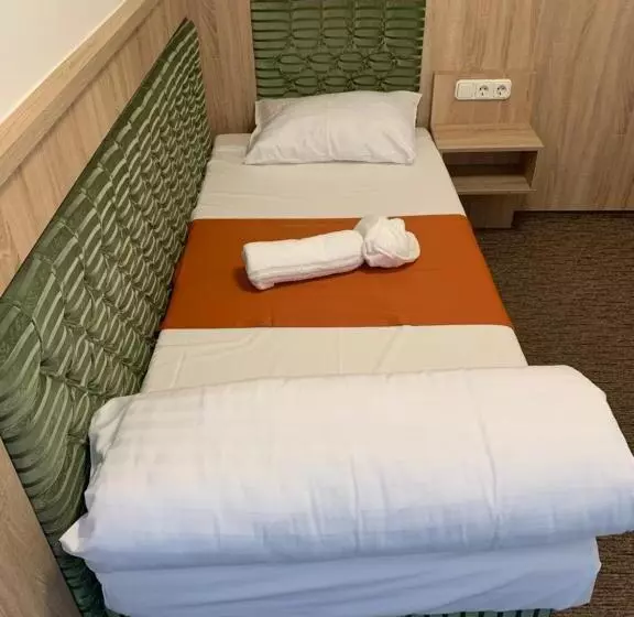 Отель Várfal Wellness Panzió