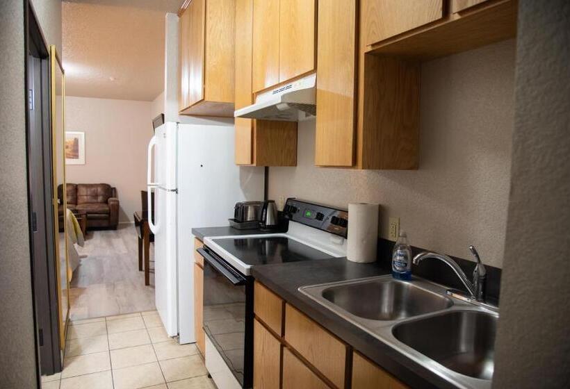 فندق Premium Inn And Suites