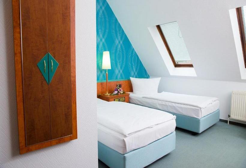 فندق Pension Weinberg Güstrow