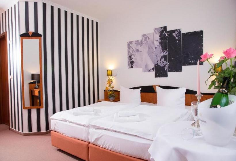 فندق Pension Weinberg Güstrow