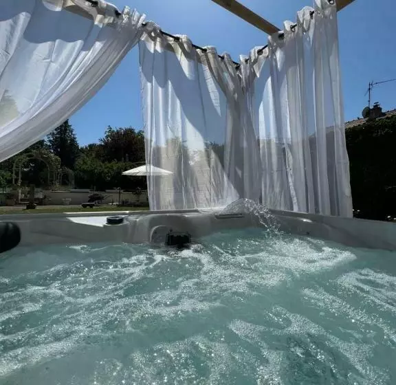 Aamiaismajoitus (B&B) L Escale Chambres Et Table D Hôtes