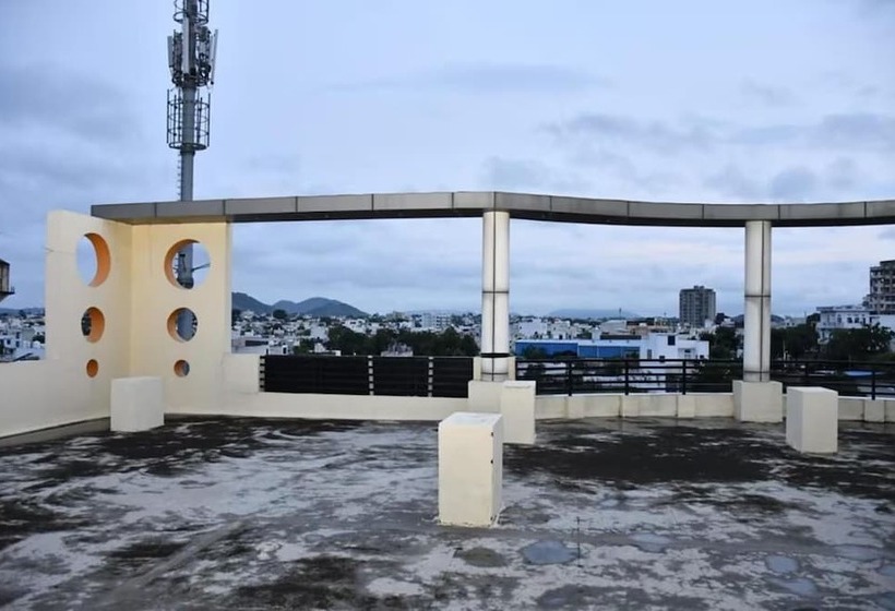 Отель Lotus Inn Near Udaipur City Railway Station