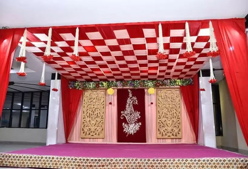 هتل Lotus Inn Near Udaipur City Railway Station