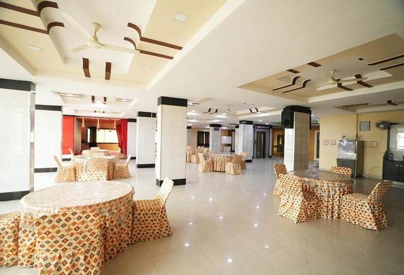 Отель Lotus Inn Near Udaipur City Railway Station