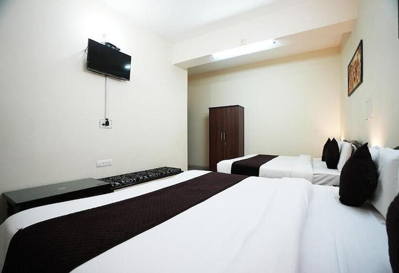 Отель Lotus Inn Near Udaipur City Railway Station