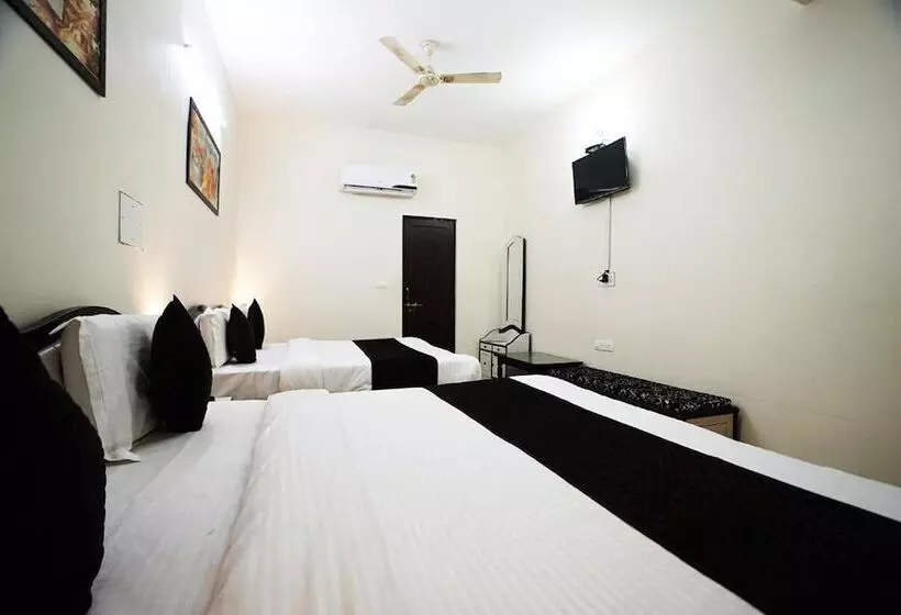 هتل Lotus Inn Near Udaipur City Railway Station