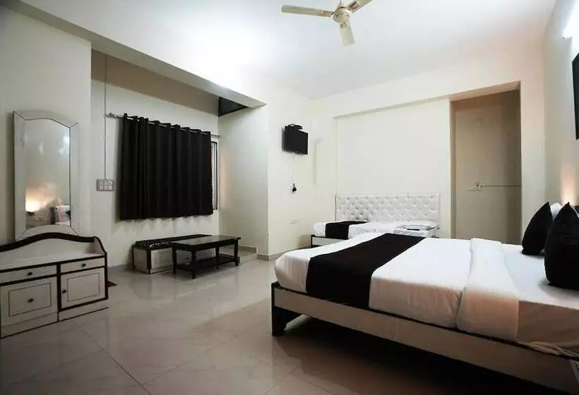 هتل Lotus Inn Near Udaipur City Railway Station
